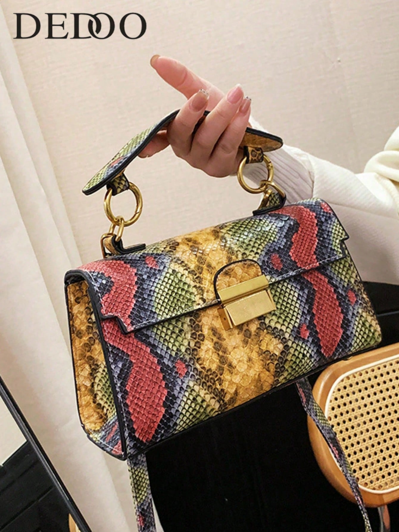 ดีไซน์ลายหนังงูสุดหรู ทันสมัย  - Interior Design High End บทวิจารณ์และราคา